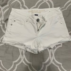 White American Eagle shorts